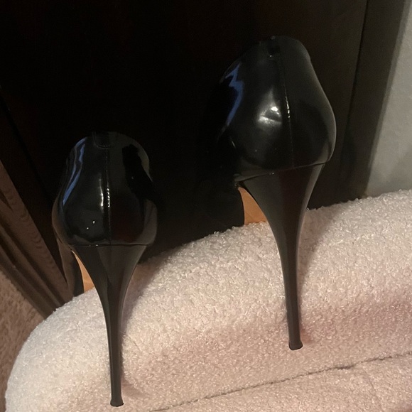 Giuseppe Zanotti Black Patent Leather Heels - Picture 2 of 16